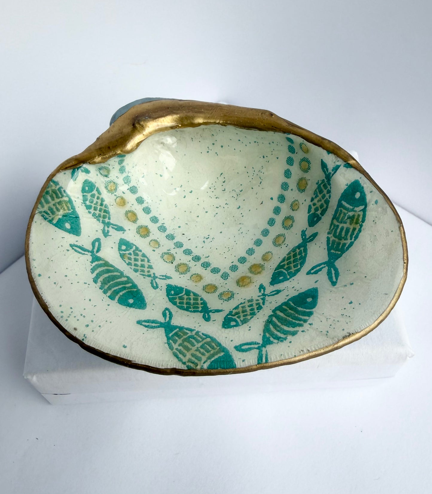 Decoupage Clam with fish
