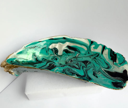 Poured Paint Mussel