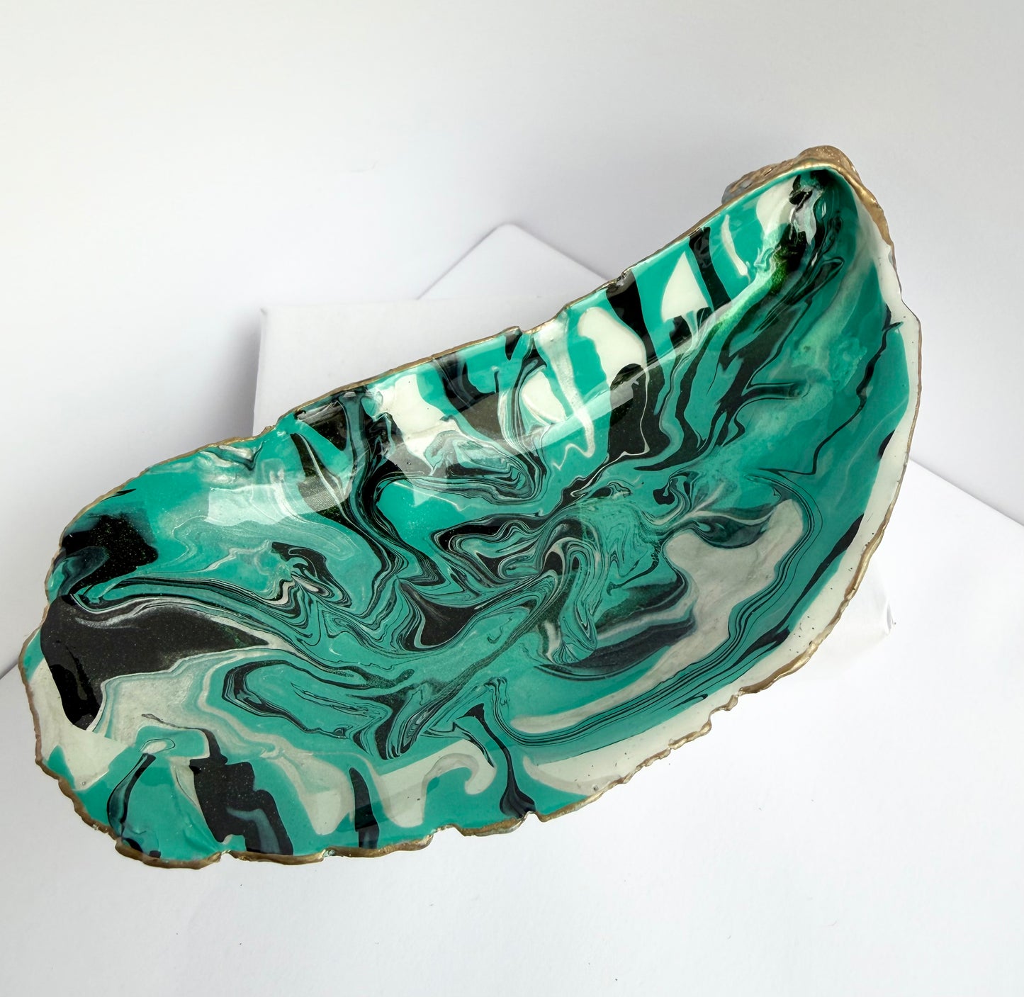 Poured Paint Mussel